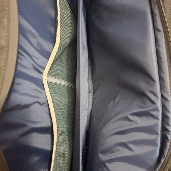 Brenthaven Elliott Deluxe Laptop & Tablet Messenger Bag - Picture 9 of 11